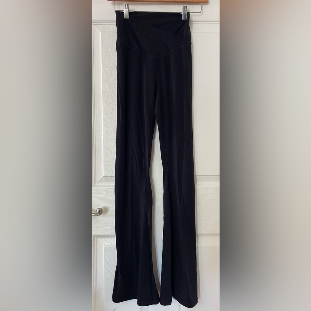 Aerie OFFLINE Black Real Me High Waisted Crossover Flare Leggings Medium